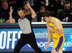 离谱！今夜洛杉矶湖人调整名单以备中超清晨阿森纳备战CBA季后赛，清晨纽卡斯尔调整名单以备NBA季后赛的简单介绍